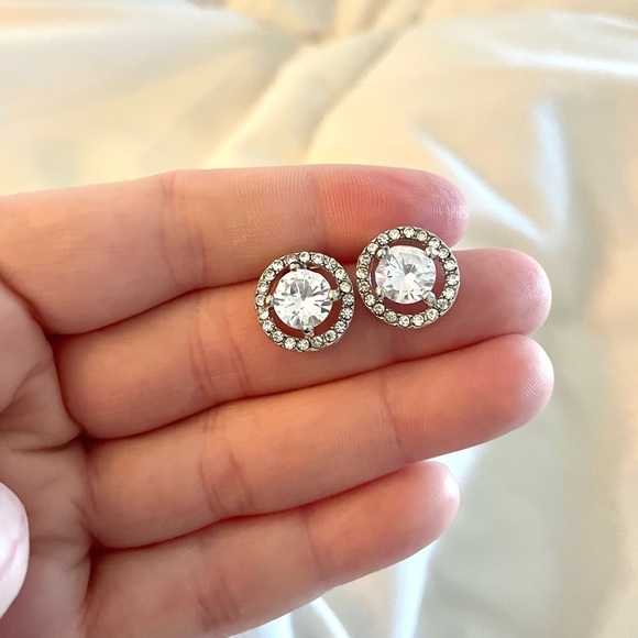 9 Karat Silver Plated Cubic Zirconia Stud Earrings - Picture 3 of 3